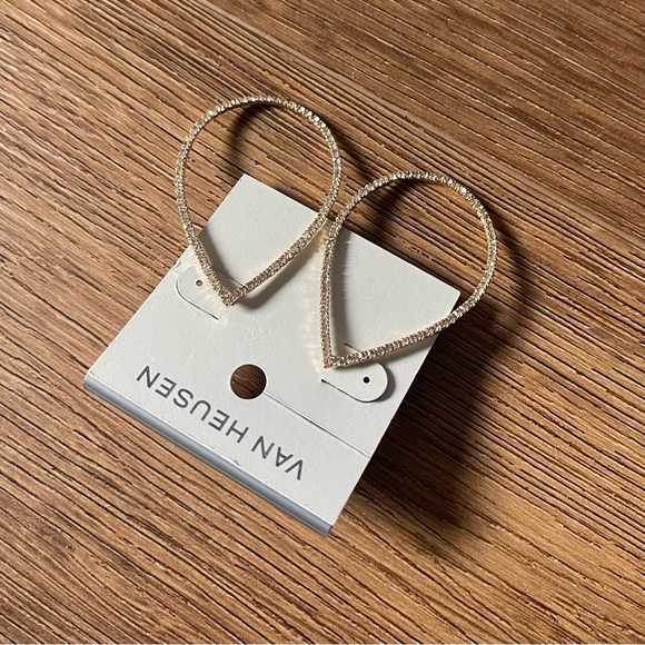 VAN HEUSEN-NWT Gold Tone & CZ Tear Drop Earrimgs - Picture 5 of 8